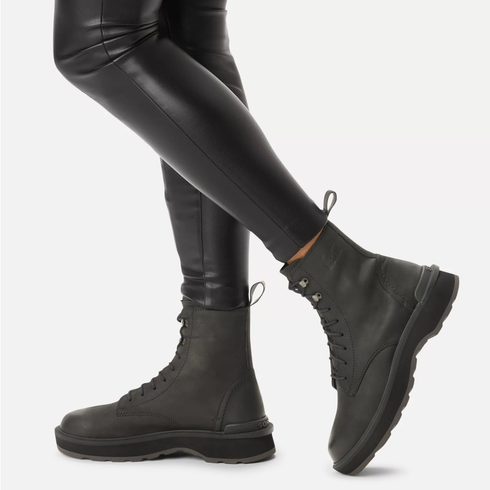 SOREL womens high lace boot size 9